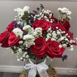 Roses / Flower Arrangements/ Mothers Day/ Flower Box/ Ramos/ Flower Ramos/ Graduation/ Graduation Gift/ Mothers Day Gifts 