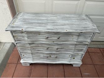 Dresser