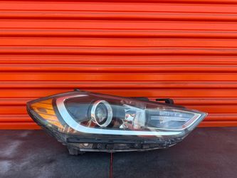 2017 -2018 HYUNDAI ELANTRA RIGHT RH PASSENGER SIDE HEADLIGHT OEM