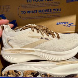 Brooks womens shoes size 6.5