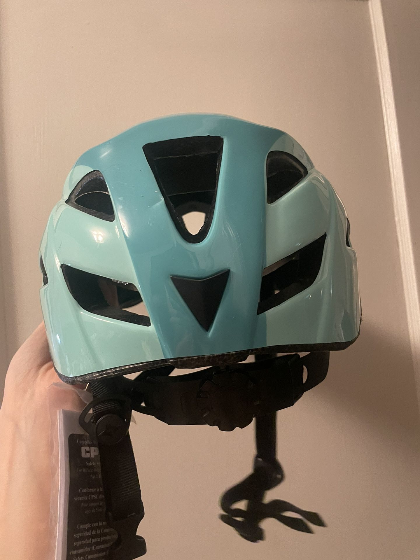 THOUSAND BIKE HELMET FOR ADULTS - HERITAGE COLLECTION - ROSE GOLD - SIZE  MEDIUM. for Sale in Wilmington, NC - OfferUp