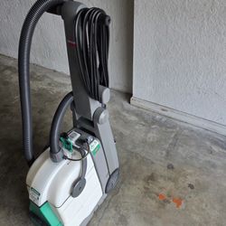 Big Green Carpet Cleaner. 