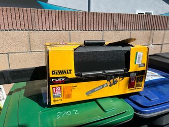 Dewalt FLEXVOLT 60-Volt MAX 20 in. Brushless Cordless Battery Powered Chainsaw and Case