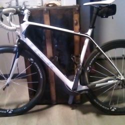Trek Madone 6 Series Black/White