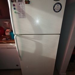 Whirlpool Refrigerator With Top Freezer