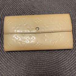 Great Condition Wallet W Code 