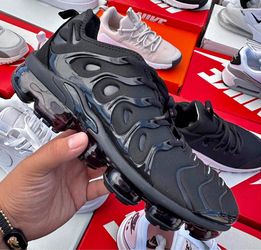 Nike Air VaporMax Plus Triple Black Sneakers