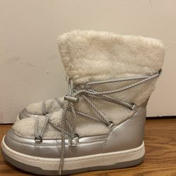 Snow boots Girls Size 2