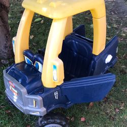 Cozy Truck  Selling As Is $20 Obo One Wheel Needs TLC Easy Fix If U Are Handy 