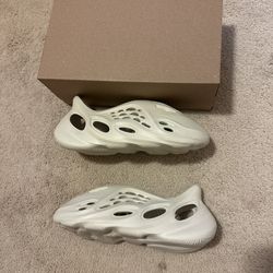 Adidas Yeezy Foam Runner Ararat Size 8M