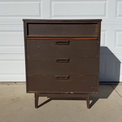 4 Drawer Mid Century Dresser / Project 