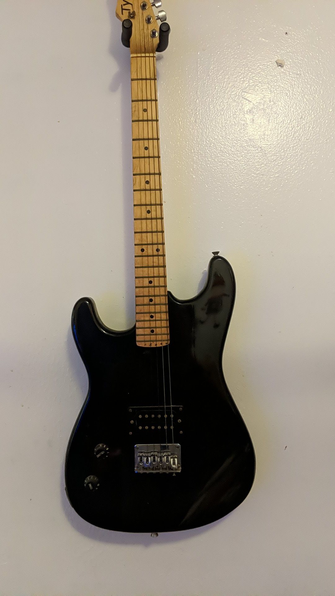 Left handed bass electric guitar