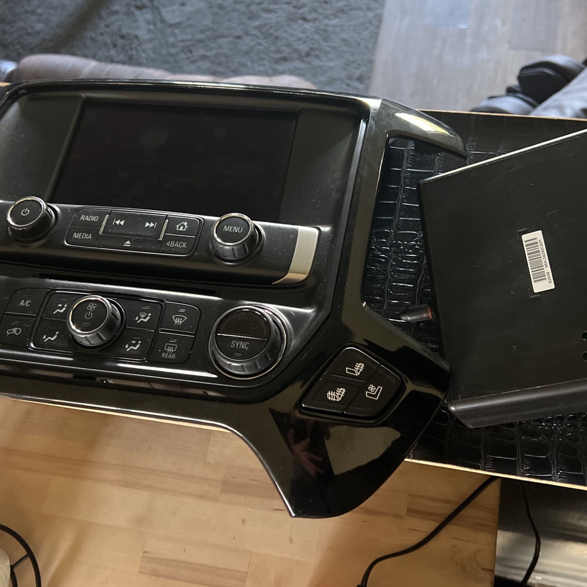 GMC Sierra Radio 8” Dash Kit