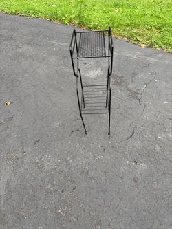VINTAGE MID CENTURY MODERN BLACK METAL WIRE MAGAZINE RACK RECORD HOLDER