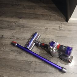 Dyson Sv25 With Battery Adapter 