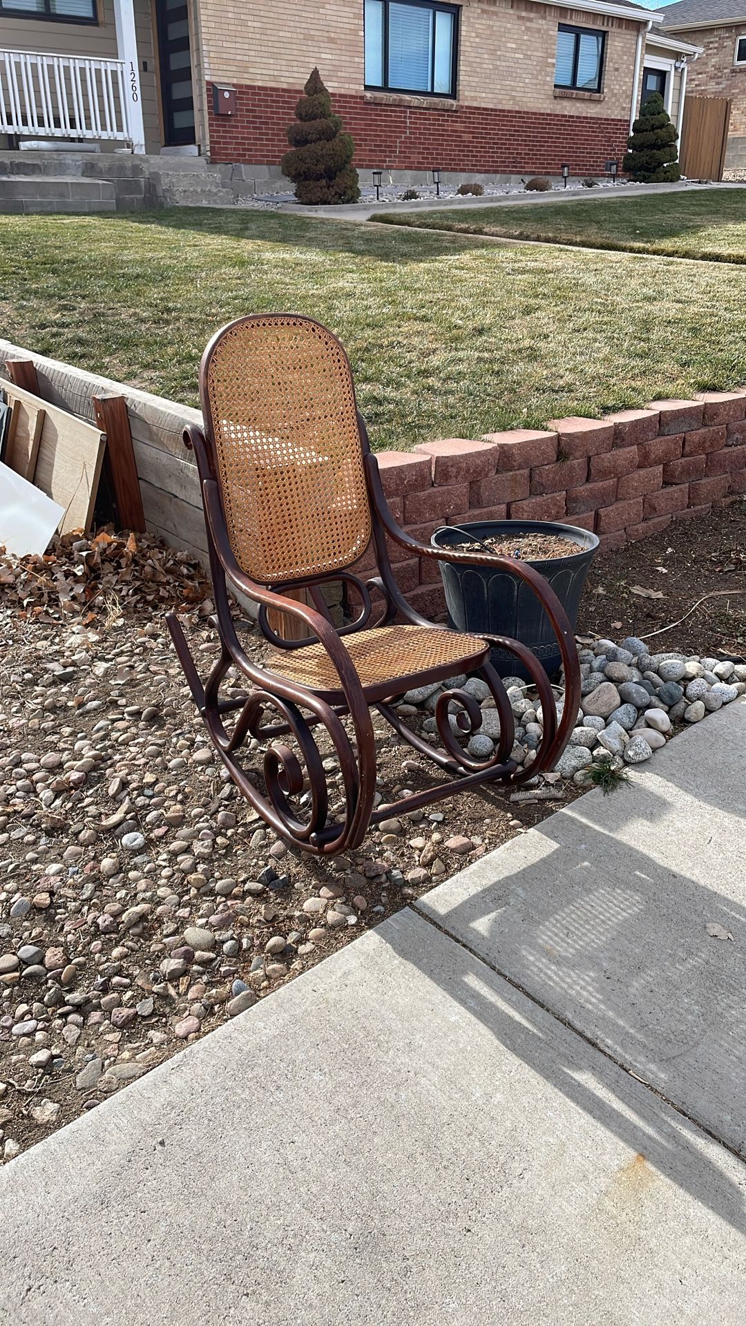 Free Curb Alert Rocking Chair