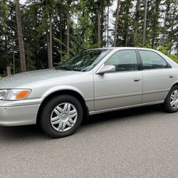 2000 Toyota Camry LE Runs Great