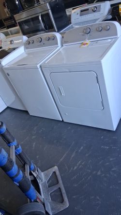 Nice Whirlpool washer and gas dryer set
