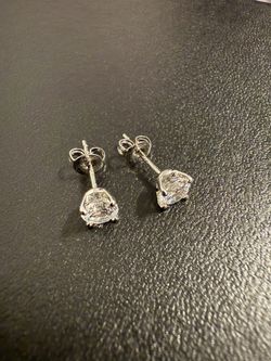 5mm Round Cut Diamond Stud Earrings in White Gold