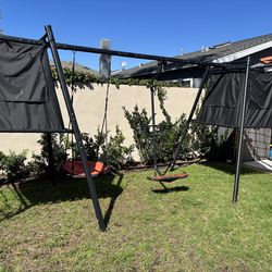 Vuly Swingset - like new! 2 club houses