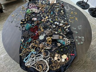 #29 Very nice grab bag of wearable Jewerly