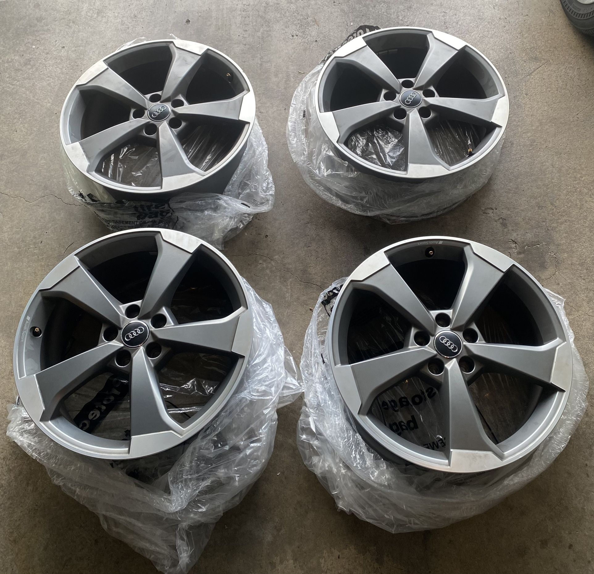 Audi S3 2020 Stock wheels