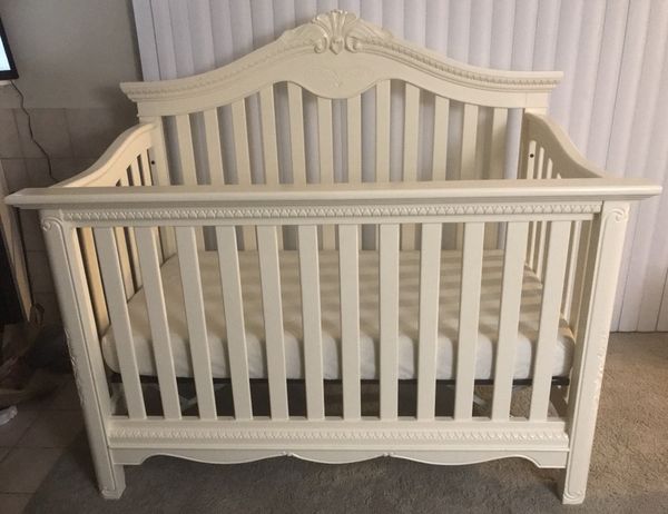 Beautiful Ivory Munire Crib With Engravings On All Sides For Sale