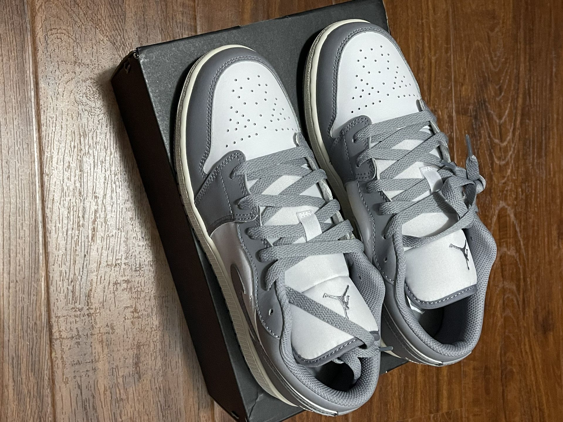 Jordan 1 Low Vintage Grey GS, Size 7