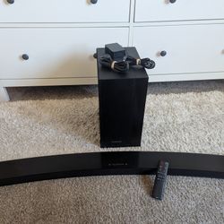 Samsung Soundbar And Subwoofer w/Remote 