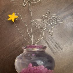 Fish wire 4 picture holder/paperweight