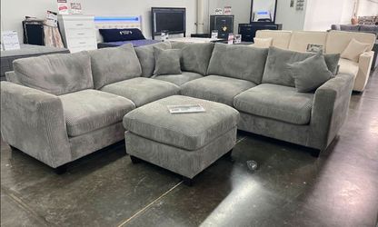 BRAND NEW 4PC SECTIONAL SOFA SET WITH OTTOMAN AND ACCENT PILLOWS INCLUDED $569