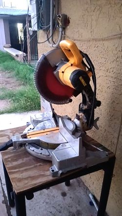Dewalt  Electric   Mitter saw 12"