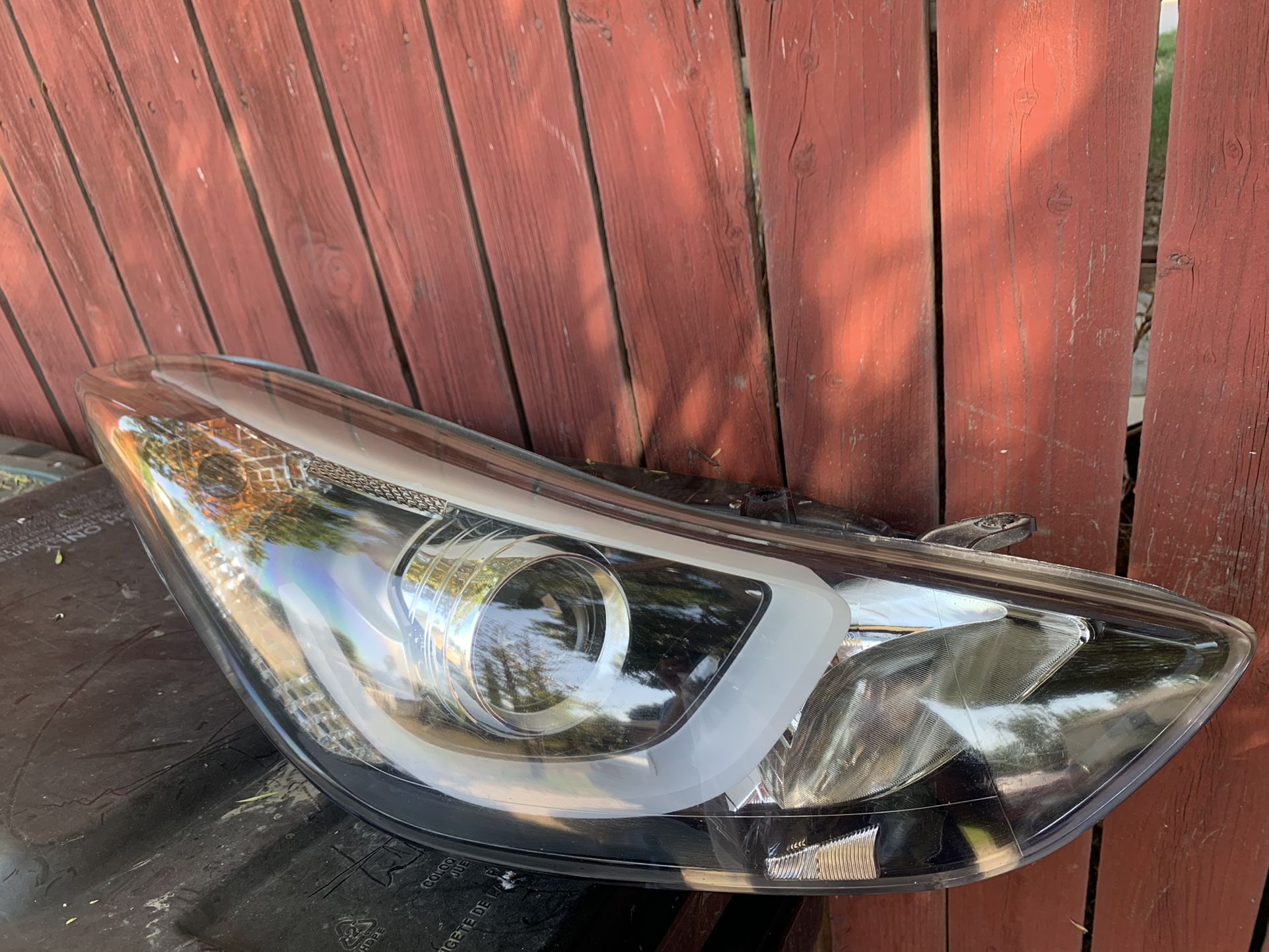 Hyundai Elantra Passenger Side Headlight w/LED Position Original Used
