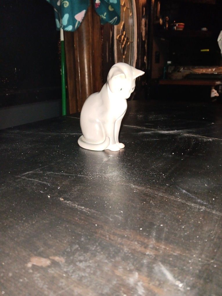 B&G Porcelain Cat