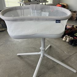 HALO Innovations BassiNest Swivel Sleeper 3.0 Baby Bassinet - Gray