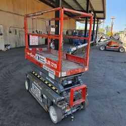 19’ Skyjack Scissor Lift 