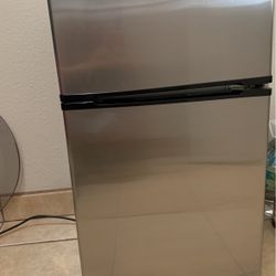 Mini Midea Fridge 