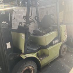 Forklift 
