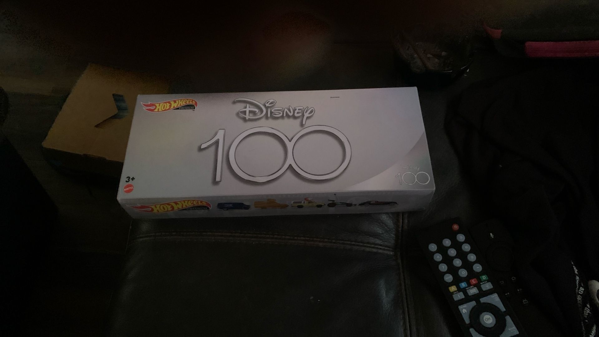  Hot Wheels Premium Disney 100 bundle is a 5-pack set of premium cars. 