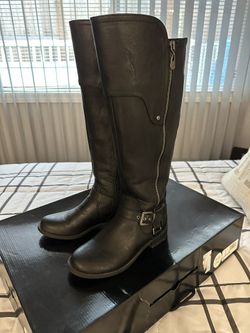 Women’s Guess Boots Size 6 Wide