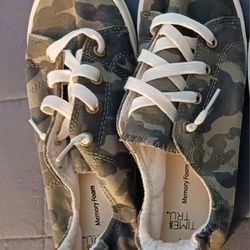 Time and Tru flats with memory foam - size 8