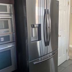	Samsung - 27.8 Cu. Ft. French Door Fingerprint Resistant Refrigerator with Food Showcase - Stainless Steel