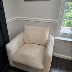 Elroy Accent Chair With Wooden Legs