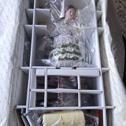 BRAND NEW ..!! NORMAN ROCKWELL ,DANBURY MINT CROQUET DOLL..!! BEAUTIFUL...