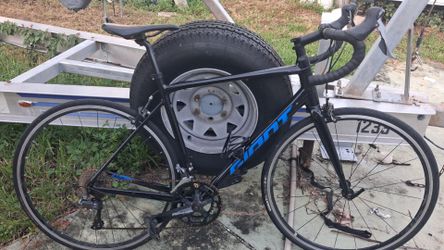 Giant Contend 3 Road Bike $400 FIRM