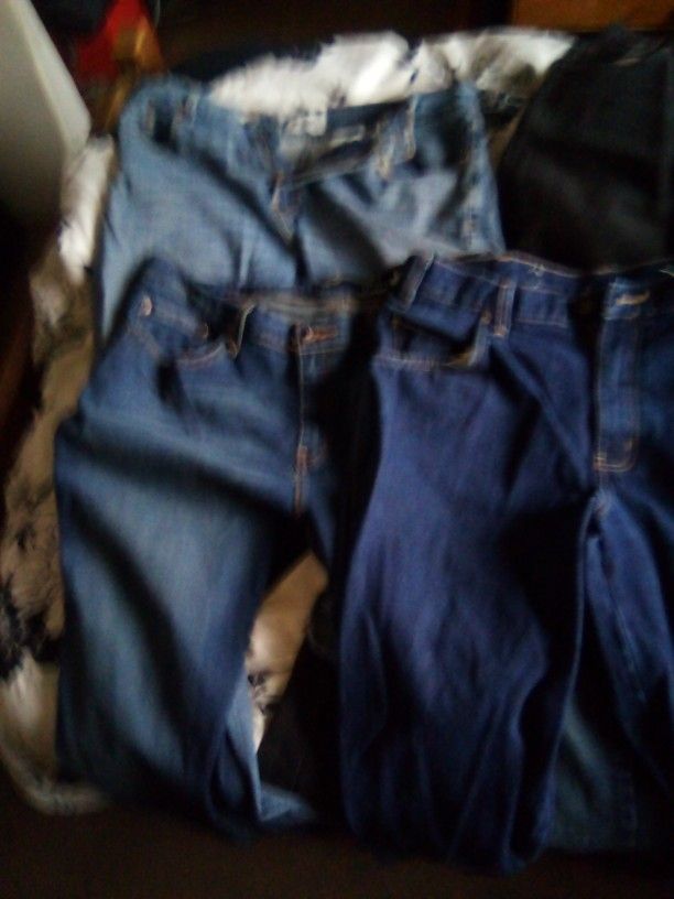 5 Pair Of 34x32 N 34x34l Jeans Are Like New