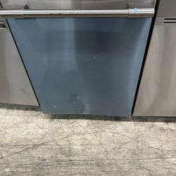 Frigidaire Professional Dishwasher In Stainless Steel New Open Box
