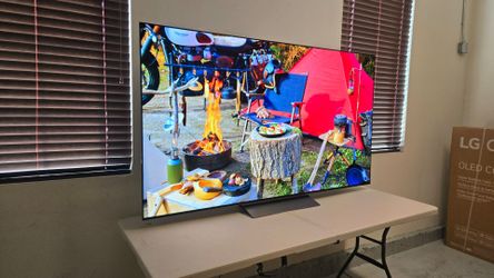 77 Inch Oled LG C2 Smart TV 4K UHD with 144 Hz refresh rate in perfect condition.