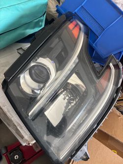 2015-2020 Tahoe head lights OE