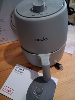 Cooks 2 Quart Air Fryer ( New)